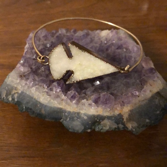 Anthropologie Quartz Arrowhead Gold Bangle - Picture 2 of 3